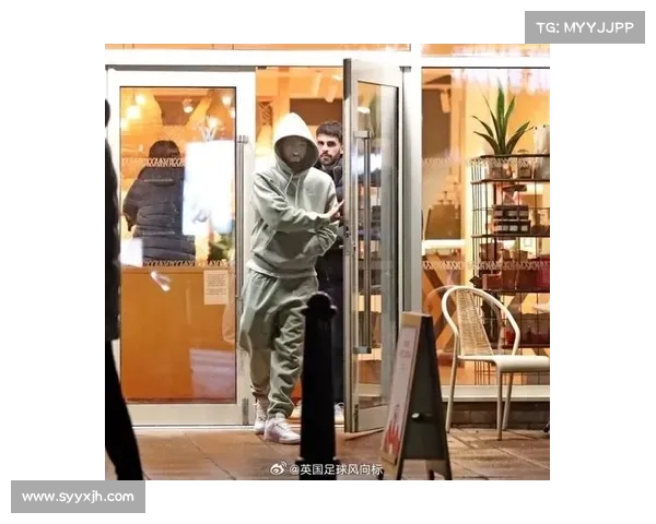 布鲁诺·费尔南德斯在社交媒体分享与家人温馨合影感恩时刻